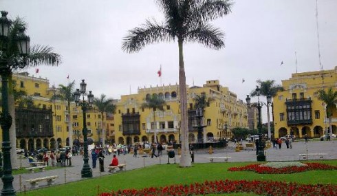 lima-plaza-de-armas-2~2